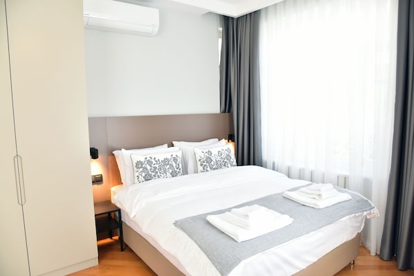 Standard Apartment, Balcony, City View | Egyptian cotton sheets, premium bedding, in-room safe, desk - İstanbul Guesthouse (Adults Only 12+) (Istanbul)