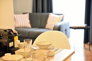 Egyptian cotton sheets, premium bedding, in-room safe, desk - İstanbul Guesthouse (Istanbul)