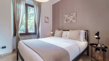 Apartment | 2 bedrooms, premium bedding, down duvets, iron/ironing board