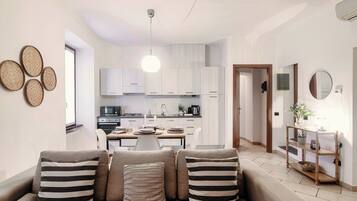 Apartment | 2 bedrooms, premium bedding, down duvets, iron/ironing board