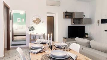 Apartment | 2 bedrooms, premium bedding, down duvets, iron/ironing board