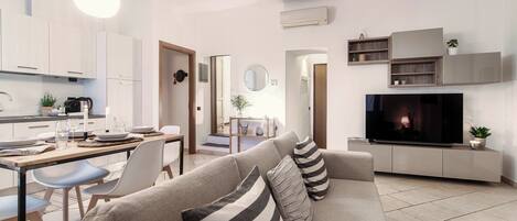 Apartment | 2 bedrooms, premium bedding, down comforters, iron/ironing board