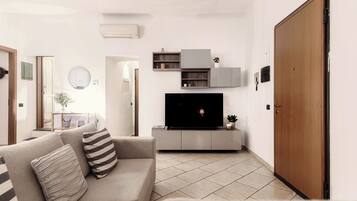 Apartment | 2 bedrooms, premium bedding, down duvets, iron/ironing board