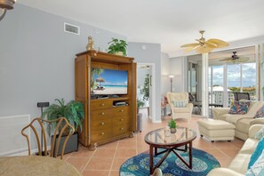 TV - 🌴Waterfront with Great Views-Excellent Amenities-2BR Palm Harbor #602🌴 (Fort Myers Beach)