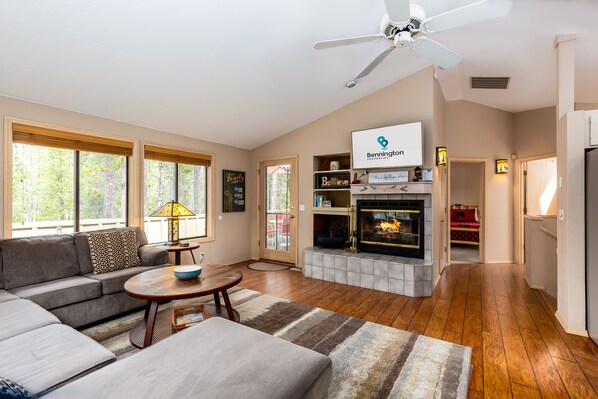 Smart-TV, Kamin, DVD-Player, Tischfußball