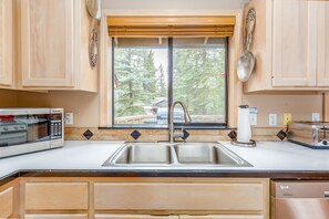 Køleskab, mikrobølgeovn, ovn, kogeplade