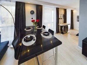 Estúdio, cozinha | Sala de estar