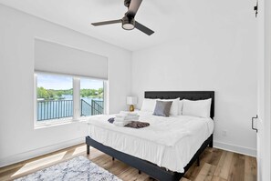 4 slaapkamers, een strijkplank/strijkijzer, wifi, beddengoed