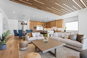 Televisión, chimenea, videojuegos y futbolito