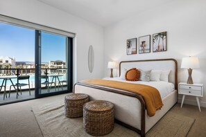 7 bedrooms, desk, iron/ironing board, travel crib - Modern Lagoon: Desert Color Lagoon + Beaches (St. George)