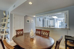 Dining - Sunset Rentals | Greens 157 (Hilton Head Island)