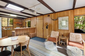 Dining - Milly @ Sawmill - Pet Friendly Family Home (Sawmill Settlement)