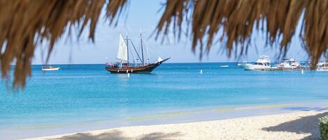 Aurinkotuoleja, rantapyyhkeitä