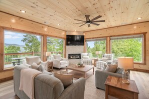 TV, fireplace