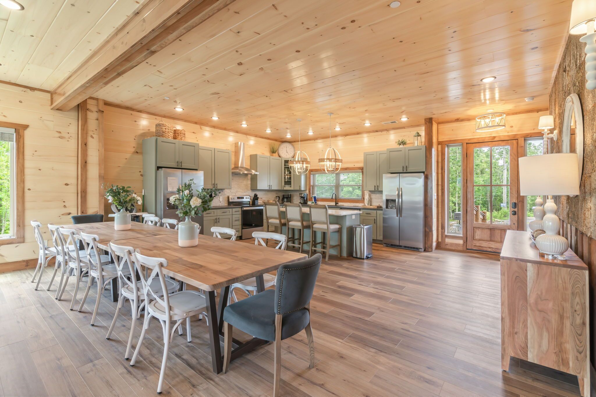 Køleskab, mikrobølgeovn, ovn, kogeplade