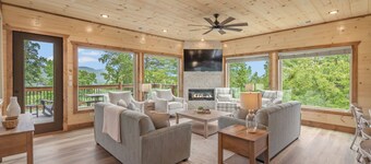 Ultimate Luxury Indoor Pool/Theater/Arcades//Dog Friendly-Sleeps 20/Pool Table