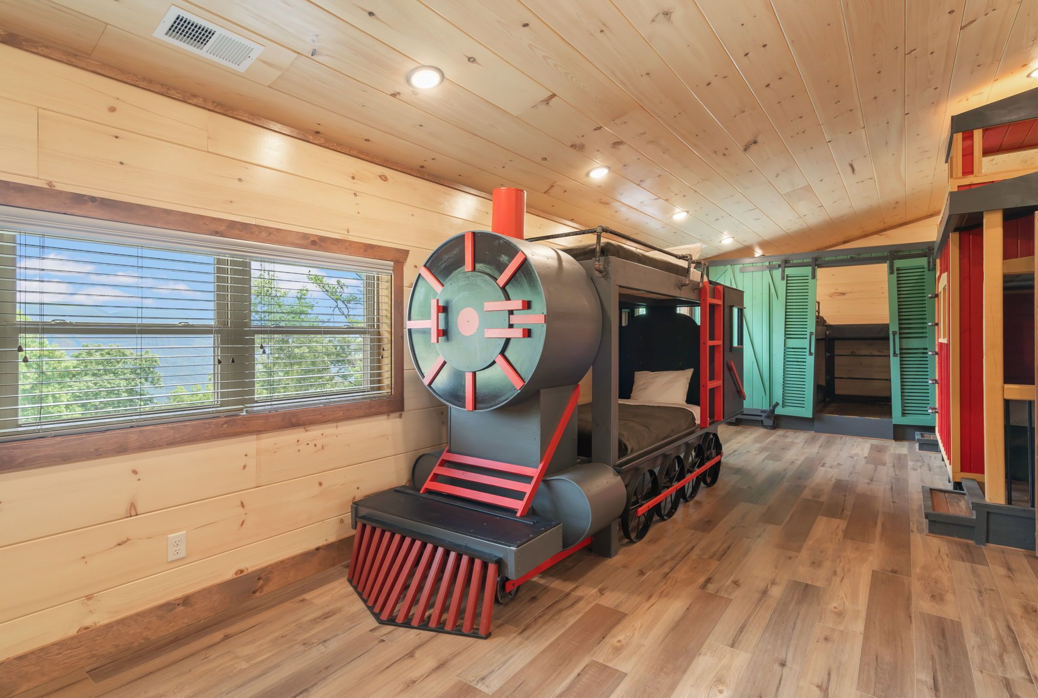 5 間睡房、熨斗/熨衫板、可攜式嬰兒床、Wi-Fi