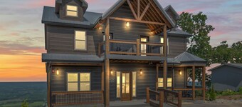 Elegant Indoor Pool/Theater/Game Room/Dog Friendly-Sleeps 20