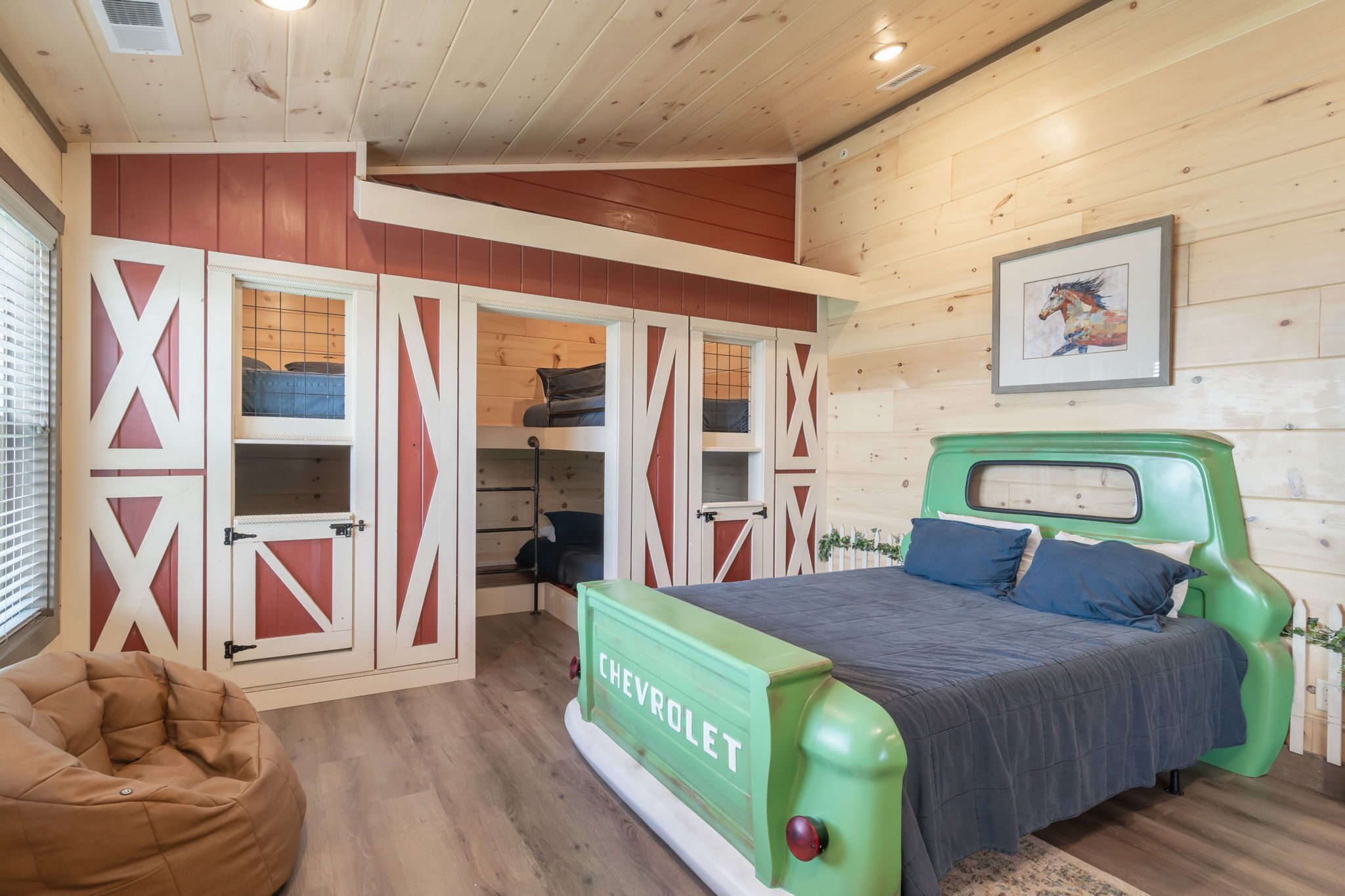 5 habitaciones, tabla de planchar con plancha, cuna de viaje y wifi 