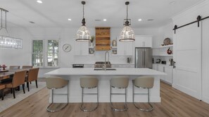 Fridge, microwave, oven, stovetop - 4Br/2.5Ba, Sleeps 8, Private beach access + Free Attraction Tickets! (Santa Rosa Beach)