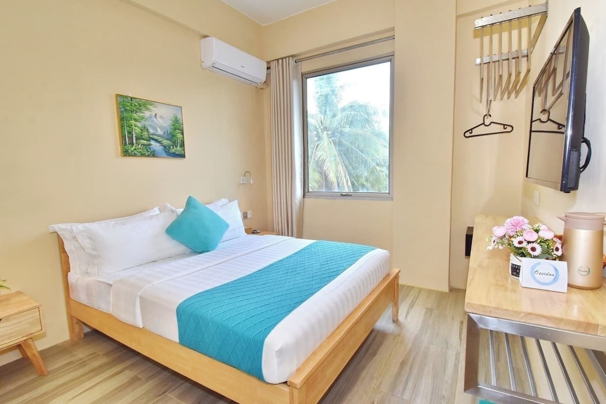 Kamar Superior | Seprai antialergi, brankas, kedap suara, dan setrika/meja setrika