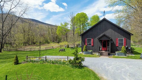 Waterfront Battenkill Cottage Retreat