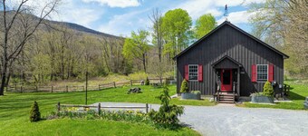 Waterfront Battenkill Cottage Retreat