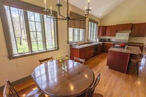 Fridge, microwave, oven, stovetop - Waterfront Battenkill Cottage Retreat (Arlington)