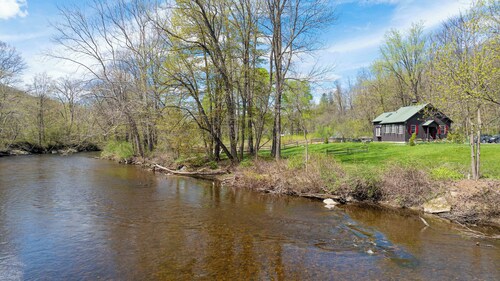 Waterfront Battenkill Cottage Retreat