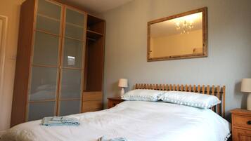 2 bedrooms, desk, iron/ironing board, travel crib