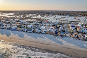 A coastal residential area with houses along the beachfront, a sandy beach, and a view of the ocean. - Seaward: Pool, Putting Green & Across from the Beach (Murrells Inlet)