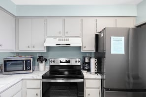 Refrigerador, microondas, horno, lavavajillas