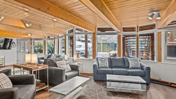 Condo, 3 Bedrooms | Living area