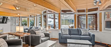 Condo, 3 Bedrooms | Living area