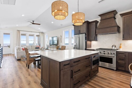 1040 Break / 1040 Ocean Blvd West 4 Bedroom Home by RedAwning