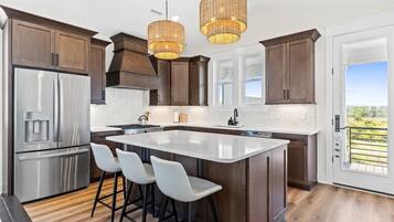 House, 4 Bedrooms | Private kitchen | Fridge, oven, coffee/tea maker, toaster