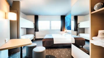 Schreibtisch, Verdunkelungsvorhänge, schallisolierte Zimmer