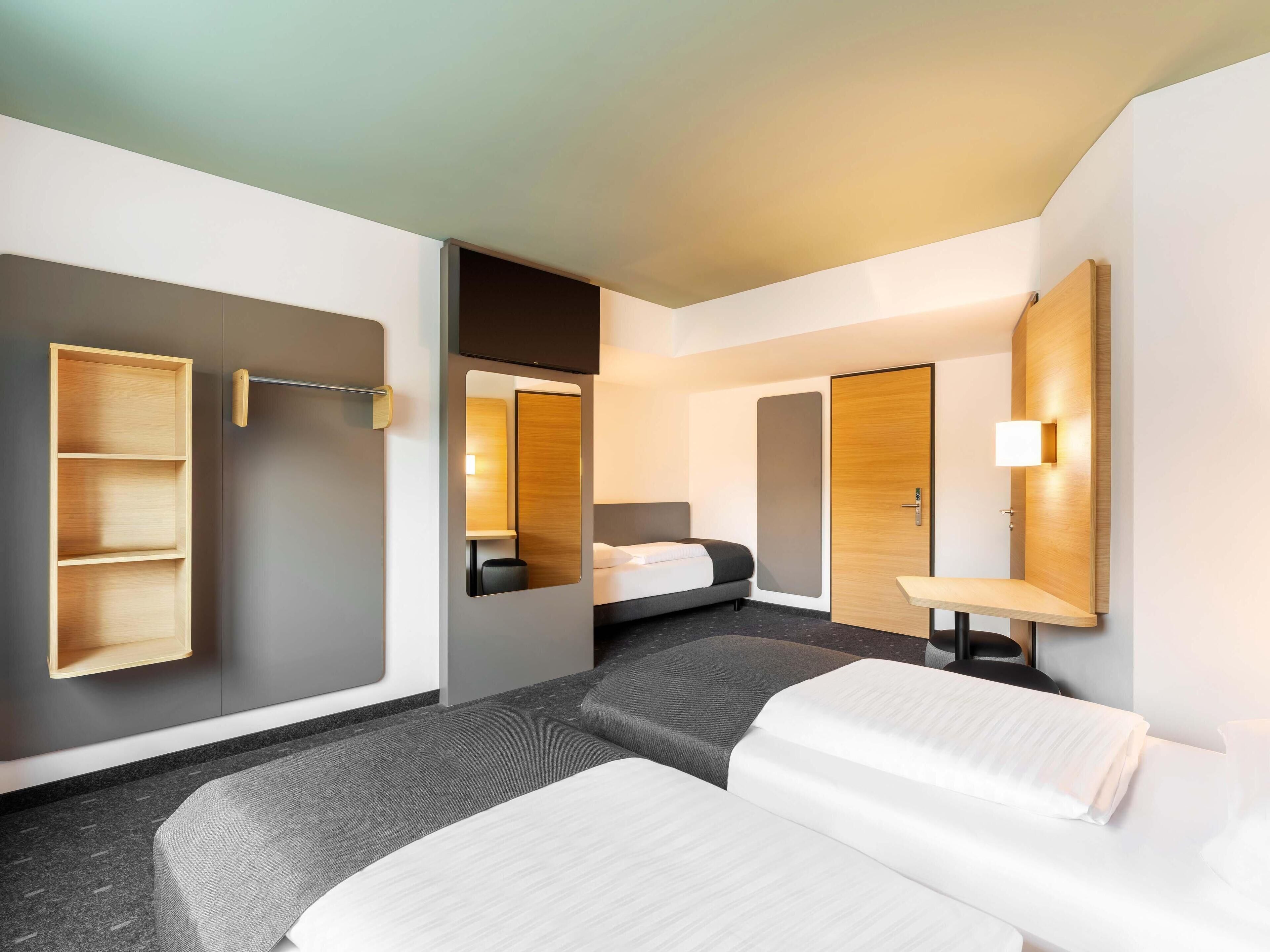 Triple Room | Desk, blackout drapes, soundproofing, free WiFi