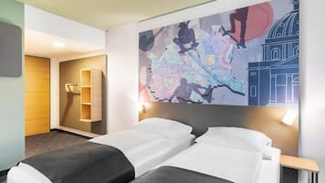 Schreibtisch, Verdunkelungsvorhänge, schallisolierte Zimmer