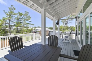 تناول الطعام بالخارج