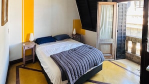 Double room with private bathroom and balcony | 무료 WiFi, 침대 시트