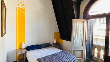 Double room with private bathroom and balcony | Free WiFi, bed sheets