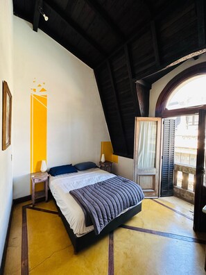 Double room with private bathroom and balcony | Kostenloses WLAN, Bettwäsche