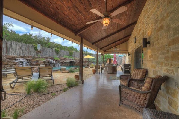 Terrace/patio - West End Lodge Resort Style Pool (Fredericksburg)