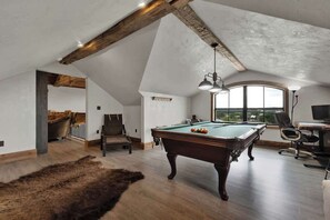 Game room - West End Lodge Resort Style Pool (Fredericksburg)