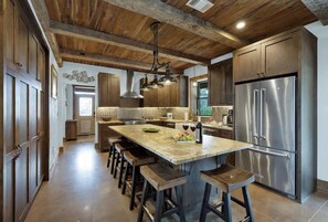 Fridge, microwave, oven, stovetop - West End Lodge Resort Style Pool (Fredericksburg)