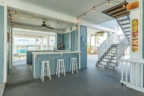 Terrace/patio - NEW to Vrbo! Hot Tub, Huge Deck, Boat Dock, Quick Bay Access, Pet Friendly (Jamaica Beach)