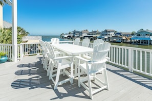 Outdoor dining - NEW to Vrbo! Hot Tub, Huge Deck, Boat Dock, Quick Bay Access, Pet Friendly (Jamaica Beach)