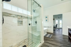 Towels - NEW to Vrbo! Hot Tub, Huge Deck, Boat Dock, Quick Bay Access, Pet Friendly (Jamaica Beach)