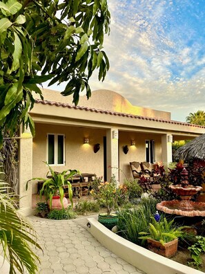 Exterior - Casa Blandina In town, Restaurants, pickle, beach, private pool, Hot tub  (Los Barriles)